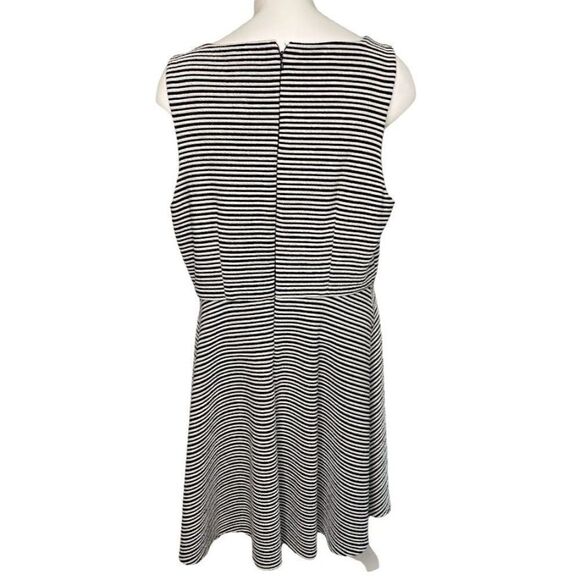 Elle Black White Stripe Pleated Neck Fit & Flare Dress Sz Large - Picture 4 of 9